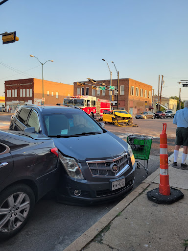 Car Stereo Store «A & B Car Audio & Electronics», reviews and photos, 830 W Jefferson Blvd, Dallas, TX 75208, USA