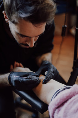 Anthosouslapeau - Handpoke Tattoo à Meursac