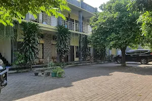 Bromo 22 Homestay Syariah near Terminal Bayuangga Probolinggo Mitra RedDoorz image