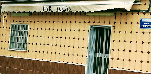 Bar Lucas - C. Pirineos, 4, 11300 Línea de la Concepción (la, Cádiz