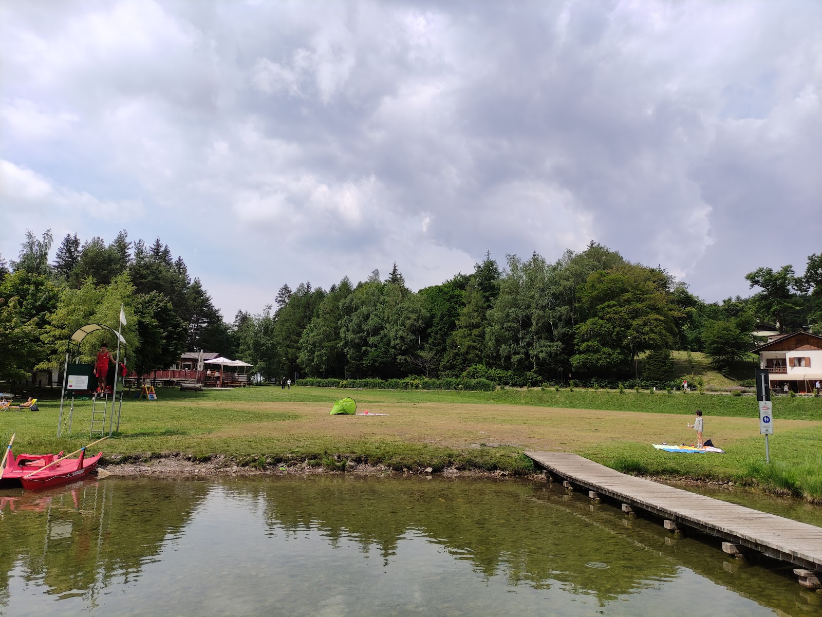 Lago di Lagolo Beach'in fotoğrafı çok temiz temizlik seviyesi ile