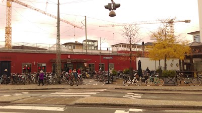 Photos of Vanl&oslash;se St. (Metro)