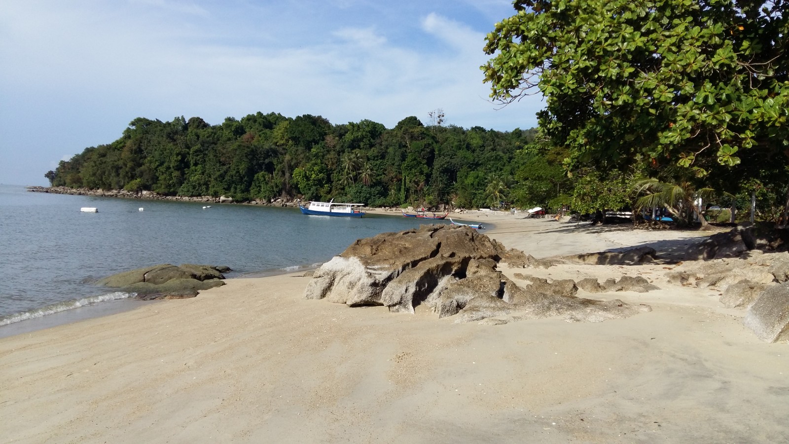Photo de Tanjung Asam Beach zone des équipements
