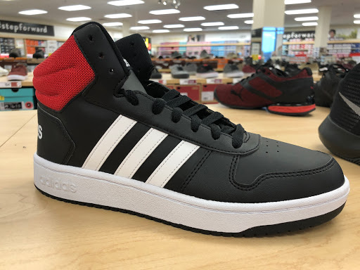 Shoe Store «Famous Footwear», reviews and photos, 3606 Metro Dr, Council Bluffs, IA 51501, USA