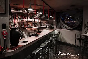 Mestizo cocktails bar image