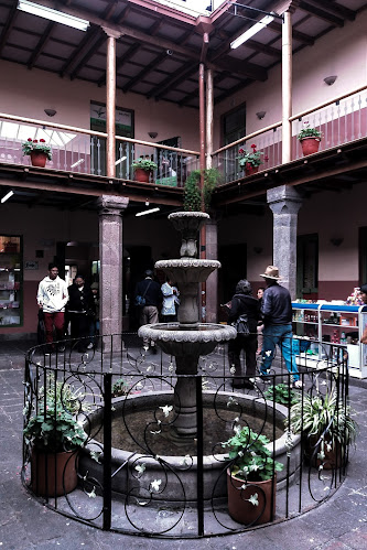 Centro Comercial "La Manzana" - Quito