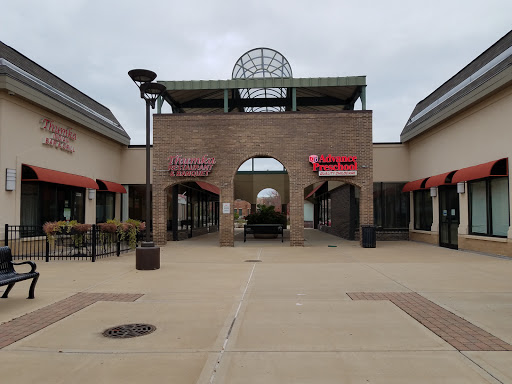 Shopping Mall «Barrington Square Mall Shopping Center», reviews and photos, 2302-2356 W Higgins Rd, Hoffman Estates, IL 60169, USA