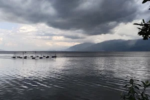 Panorama Indah Danau Singkarak image