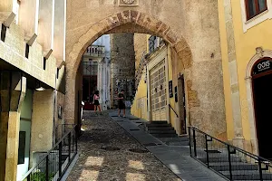 Porta e Torre de Almedina image
