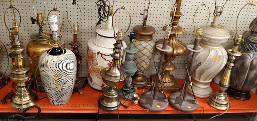 Thrift Store «Fabulously Frugal Thrift Shop», reviews and photos, 611 2nd St, Snohomish, WA 98290, USA