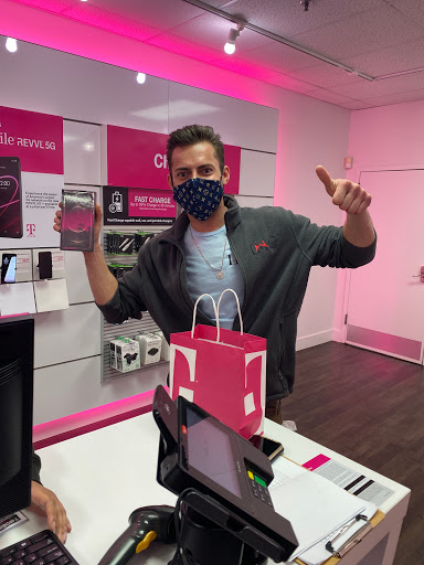 Cell Phone Store «T-Mobile», reviews and photos, 16600 W 159th St #103, Lockport, IL 60441, USA