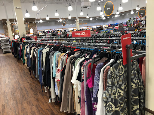 Outdoor Sports Store «Sierra Trading Post», reviews and photos, 95 Danada Square East, Wheaton, IL 60189, USA