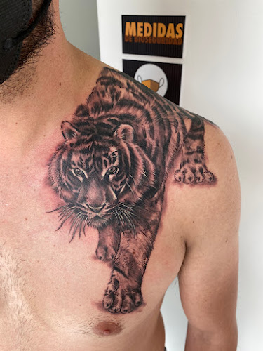 Carlos Chavez Tattoo Studio - Estudio de tatuajes
