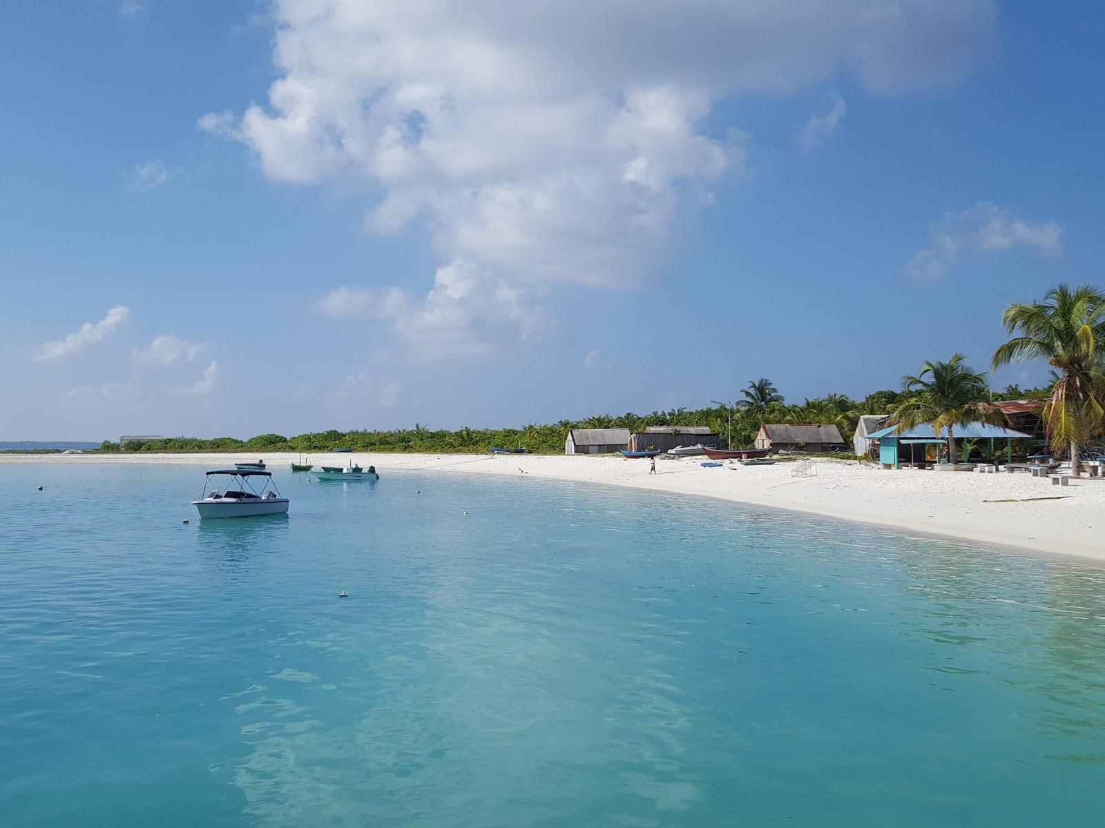 Photo de Nolhivaranfaru Beach avec l'eau cristalline de surface