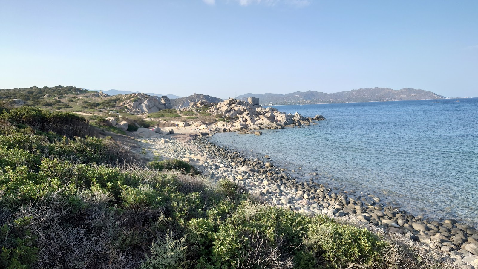 Spiaggia Cala Burroni的照片 带有碧绿色纯水表面