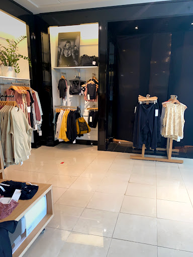 Sportswear Store «lululemon», reviews and photos, 8702 Keystone Crossing #21, Indianapolis, IN 46240, USA