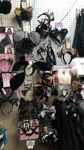 Gift Shop «Aahs The Ultimate Gift Store», reviews and photos, 3223 Wilshire Blvd, Santa Monica, CA 90403, USA