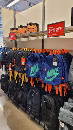 Clothing Store «Nike Factory Store», reviews and photos, 7105 Mills Civic Pkwy #140, West Des Moines, IA 50266, USA