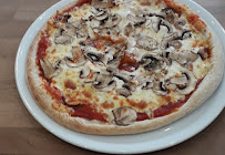 Plats et boissons du Pizzeria Pizza au Feu de Bois à Saint-Quentin - n°5