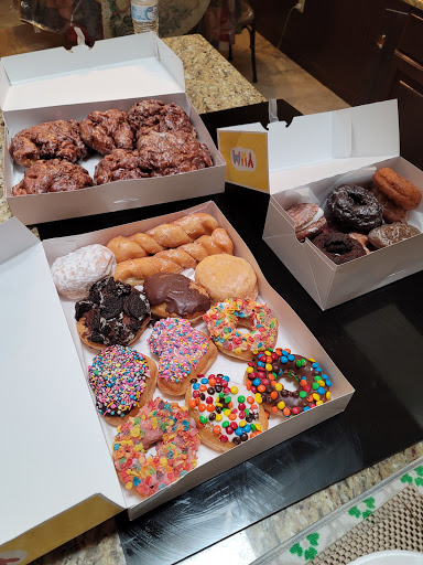 Donut Shop «Dixie Cream Donuts», reviews and photos, 1364 SW Bayshore Blvd, Port St Lucie, FL 34983, USA