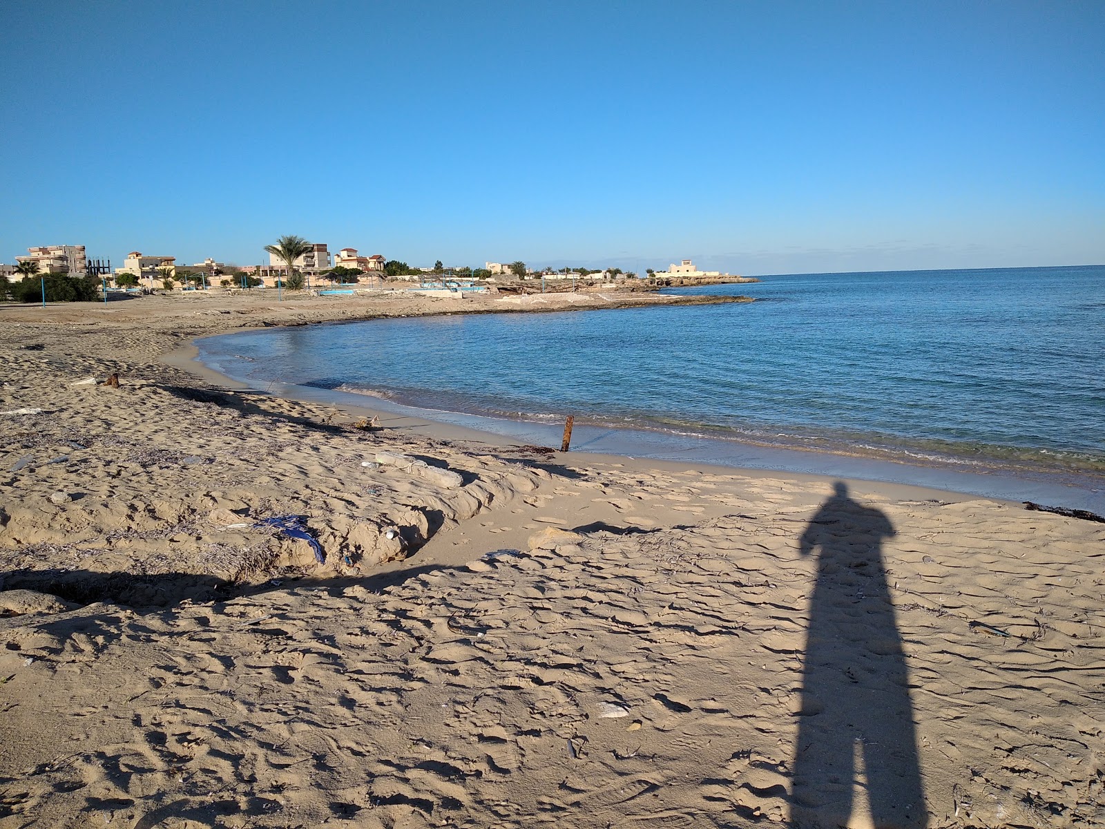Valokuva Alam El Roum Beachista. puhtaustasolla keskipitkä