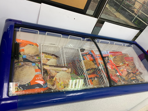 Convenience Store «6 Twelve», reviews and photos, 2109 Avent Ferry Rd, Raleigh, NC 27606, USA