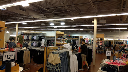 Clothing Store «Gap Outlet», reviews and photos, 100 Premium Outlets Blvd #100, Hagerstown, MD 21740, USA