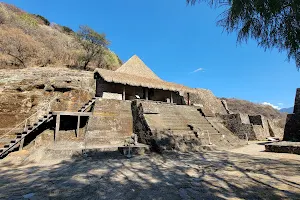 Piramide de Malinalco image