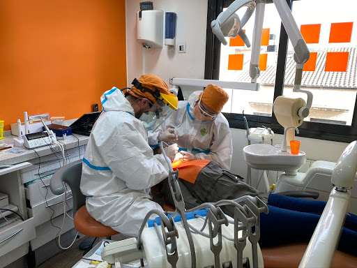 Mèdic dental Tapia Chacón en Cervelló, Barcelona