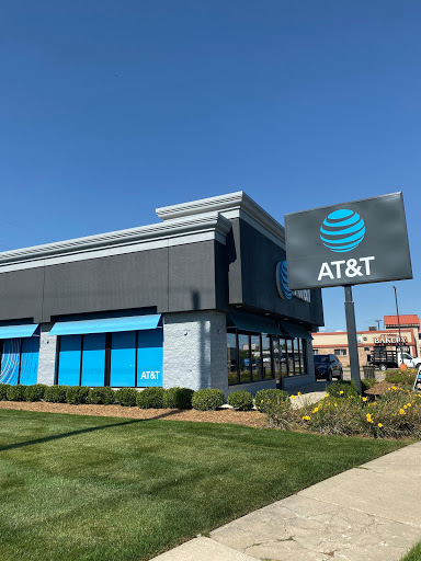 Cell Phone Store «AT&T Authorized Retailer», reviews and photos, 13 N Groesbeck Hwy, Charter Twp of Clinton, MI 48036, USA