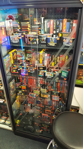 Collectibles Store «Makes Cents Variety Store», reviews and photos, 5027 W Howard Ave, Milwaukee, WI 53220, USA