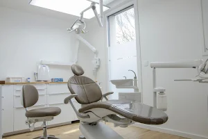 Dr Amandine Buissart - Chirurgien Dentiste image