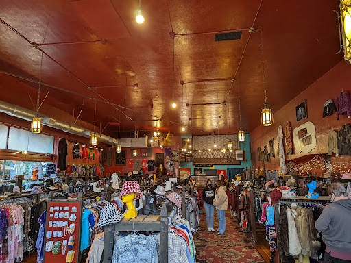 Used Clothing Store «Red Light Clothing Exchange», reviews and photos, 3590 SE Hawthorne Blvd, Portland, OR 97214, USA