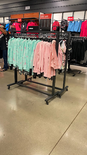 Shopping Mall «Fashion Outlets of Chicago», reviews and photos, 5220 Fashion Outlets Way, Rosemont, IL 60018, USA