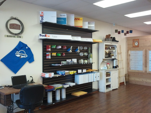 Shipping Service «New Braunfels Shipping and Mailbox Emporium», reviews and photos, 1308 Common St #205, New Braunfels, TX 78130, USA