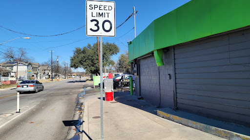 Washaroo Hand Car Wash - Unlimited Car Detailing Packages en Austin