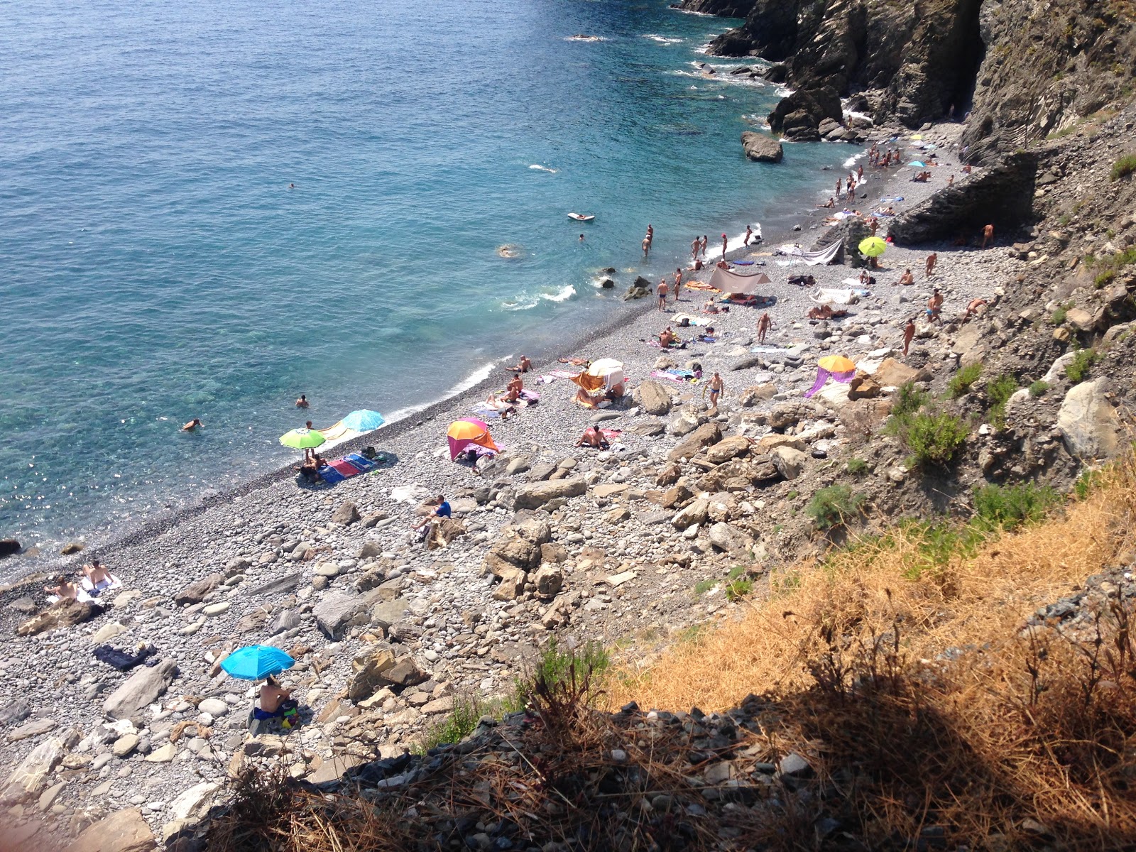 Foto von Spiaggia di Guvano Vernazza mit winzige bucht