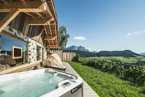 ZU KIRCHWIES Chalet Resort | Dein Hideaway in Südtirol image