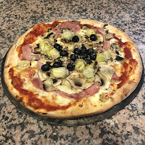 Plats et boissons du Pizzeria Pizza Salammbo à Orgeval - n°3
