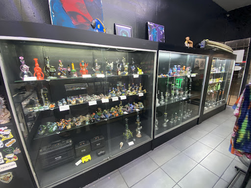 Tobacco Shop «Raspberry Roach Smoke Shop», reviews and photos, 17430 Beach Blvd, Huntington Beach, CA 92647, USA