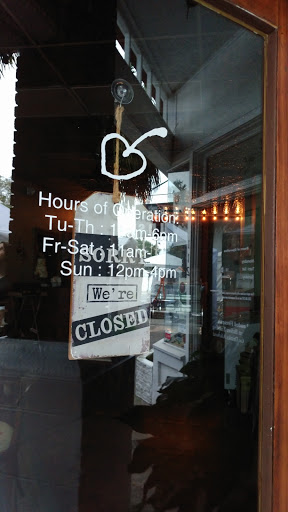 Dessert Shop «Le Petit Sweet», reviews and photos, 110 W 5th Ave, Mt Dora, FL 32757, USA