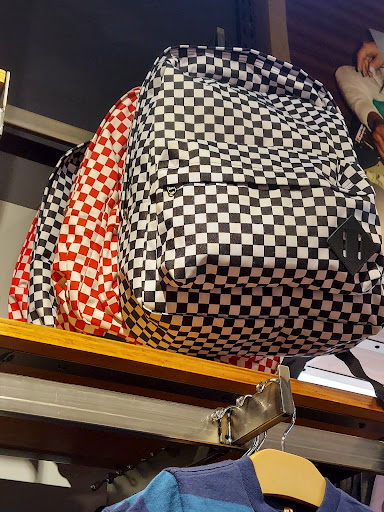 Shoe Store «Vans», reviews and photos, 28 E Colorado Blvd, Pasadena, CA 91105, USA