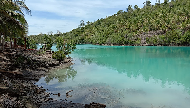 Wisata Tanjung Lawaka Ampana