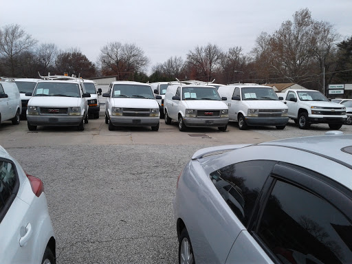 Used Car Dealer «Gladstone Auto Sales», reviews and photos, 7406 N Oak Trafficway, Kansas City, MO 64118, USA