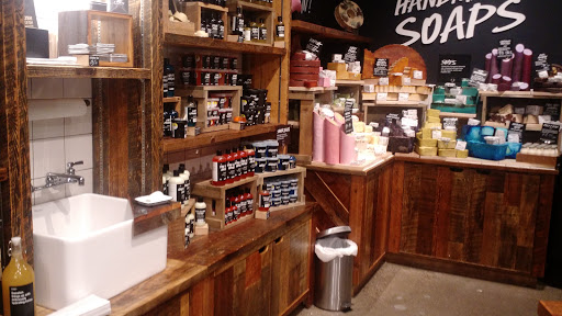Cosmetics Store «Lush», reviews and photos, 112 E Broadway, Bloomington, MN 55425, USA