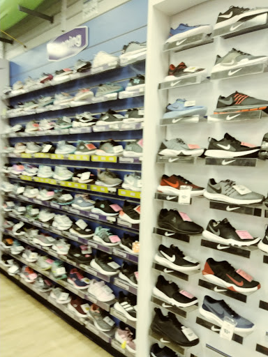 Sporting Goods Store «Big 5 Sporting Goods - Chula Vista», reviews and photos, 364 E H St, Chula Vista, CA 91910, USA