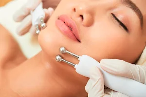 Pedicura,Manicura,limpieza facial,Pestañas,Cejas,Depilacion,masagens,DAMA BEAUTY image