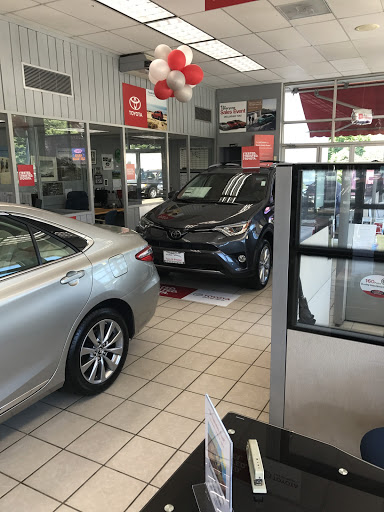 Toyota Dealer «Toyota of Greenwich», reviews and photos, 75 E Putnam Ave, Cos Cob, CT 06807, USA