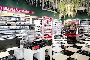 Lucy make up store image