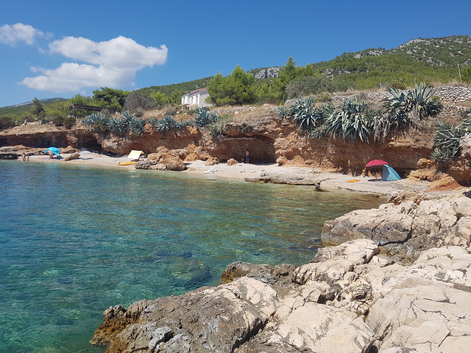 Foto af Gromin Dolac beach med lille bugt